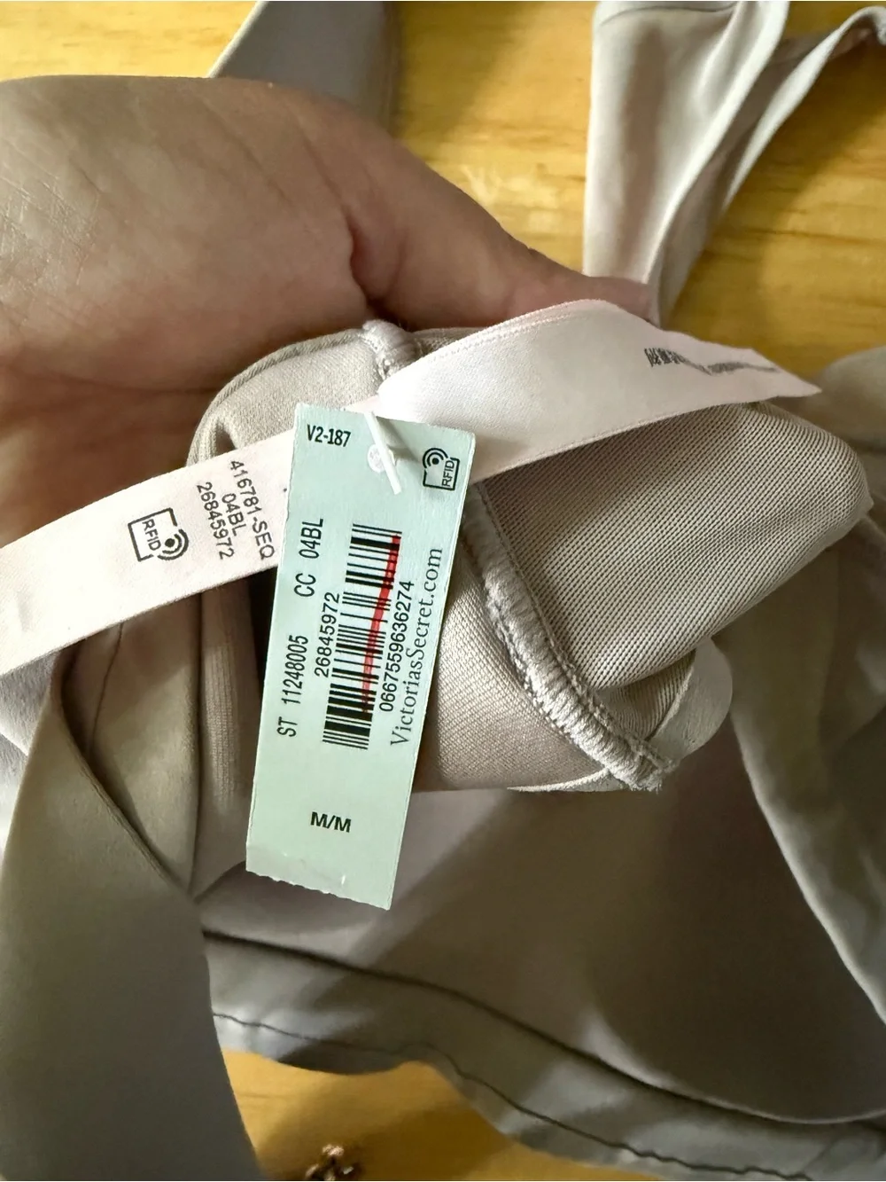 NWT Victoria's Secret Sport cream colored Racerback wrap Sports Bra size M - Picture 8 of 9
